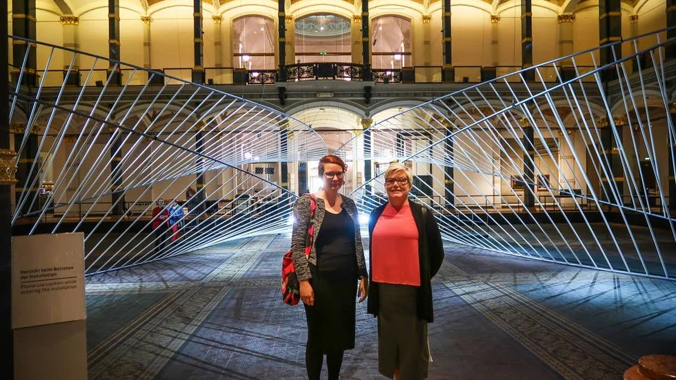Besök. Matilda Ahl och Anna Severin på plats i Berlin.