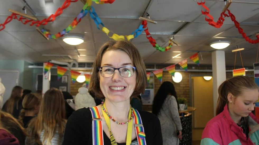 Biblioteken med. Skolbiblioteken är med på kärleksveckan. Karin Nielsen Lundin på Alléskolans biblioteket ska du fram bokbord.