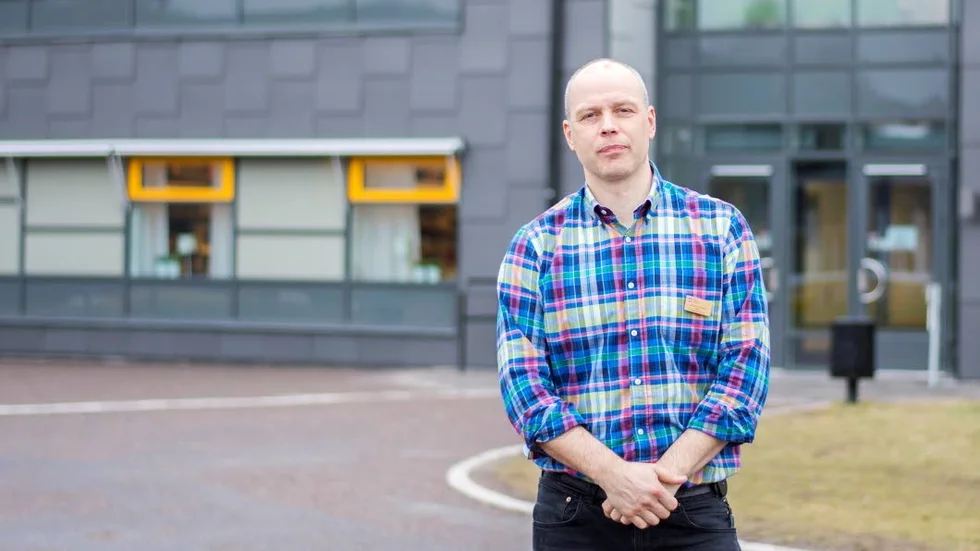 Mentorskap. Utan det tidskrävande mentorskapet kan lärarna fokusera på undervisningen istället, förklarar rektorn Johannes Kullered.