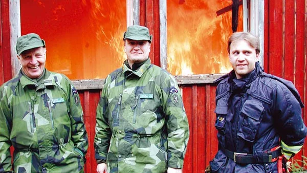 Sven Pettersson och Tony Johansson från hemvärnet övade tillsammans med räddningstjänstens Staffan Waldau.