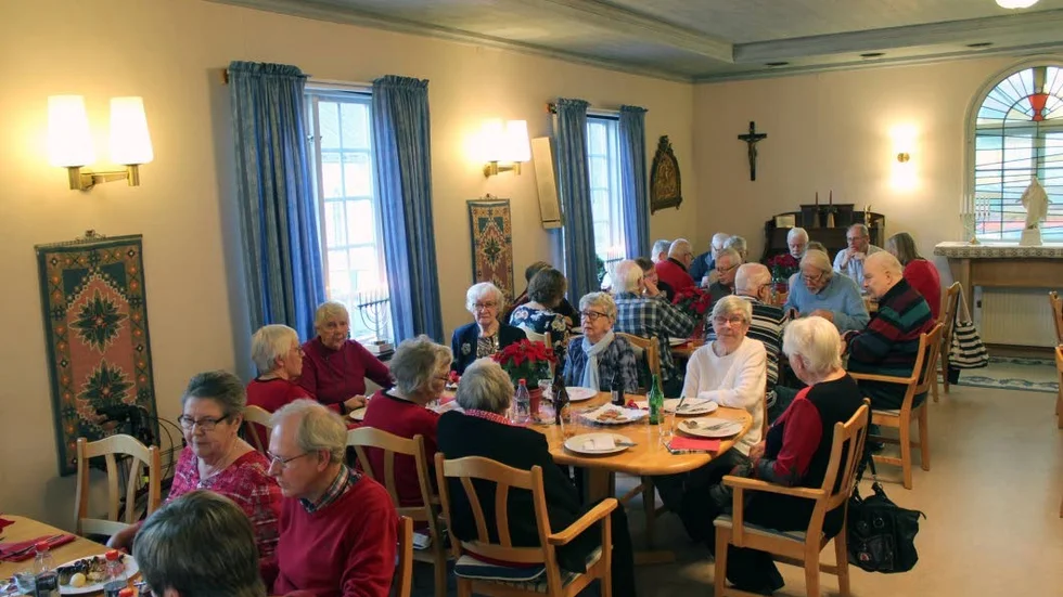 Julbord. Årets julbord samlade 50 personer i Överums församlingshem.