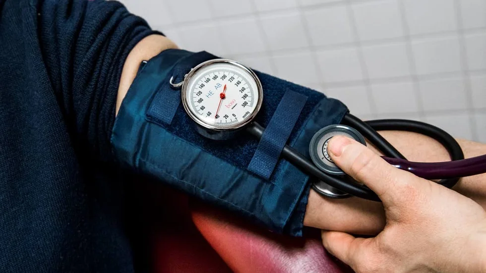 "Regionens alla kommuner ska ha vårdcentraler med tillgång till de kompetenser som krävs för god vård och omsorg. Därför vill vi stödja en organisation som ger ett gott mottagande, ett medmänskligt bemötande och en hög patientsäkerhet" skriver dagens debattörer.