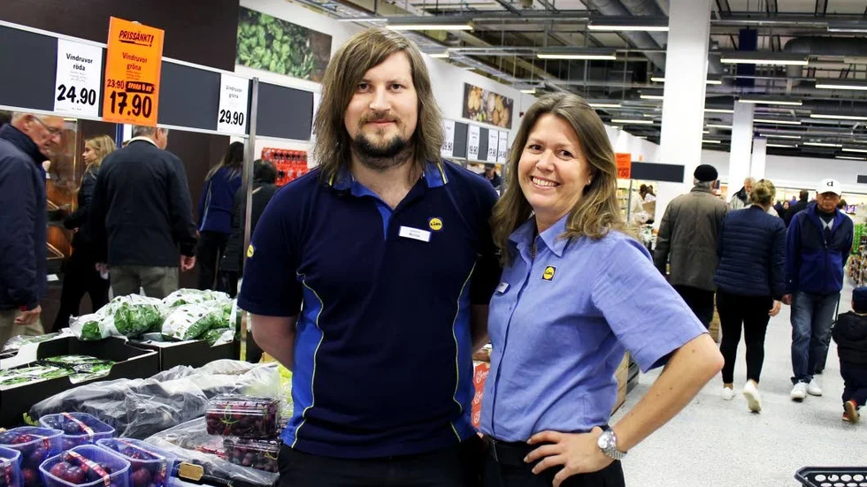 Butikscheferna Niclas Nilseryd och Maria Ericson är nöjda med den tillfälliga butiken i Motala.