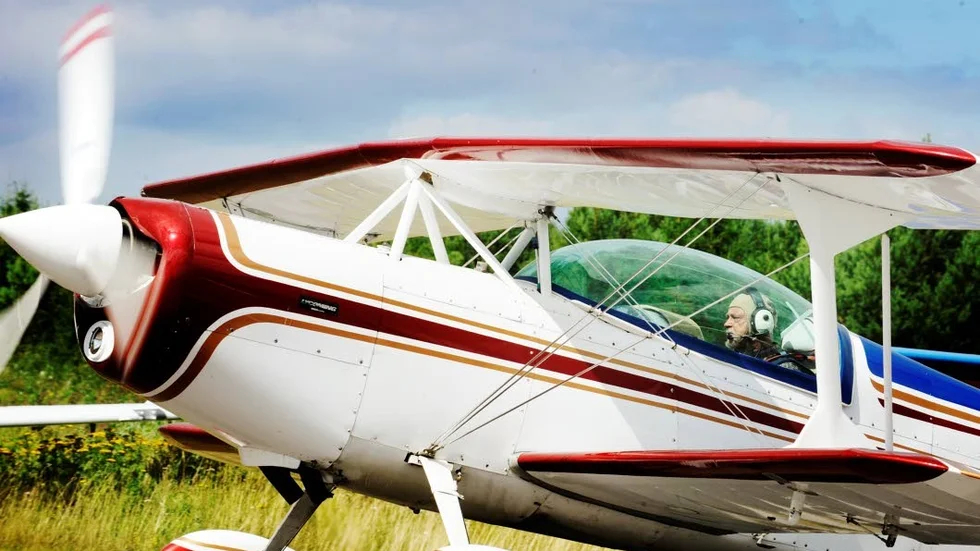 Flygplan på Mommehål. Alla politiker vet att investeringar i flygplats är en giftig fråga. I synnerhet om kraven kommer från näringslivet och förmögna människor.