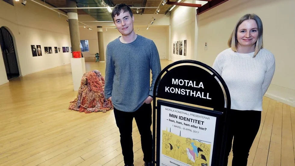 Konst. Julius Nord och Sofia Lycke står bakom utställningen.