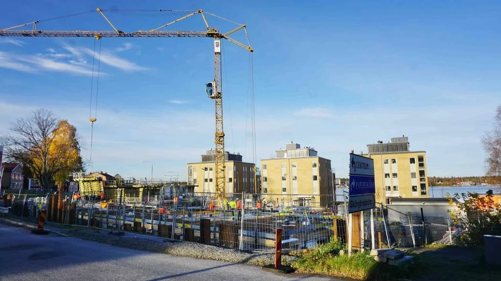 Byggs för fullt. Vid Skeppsbrokajen bygger Riksbyggen 34 lägenheter.