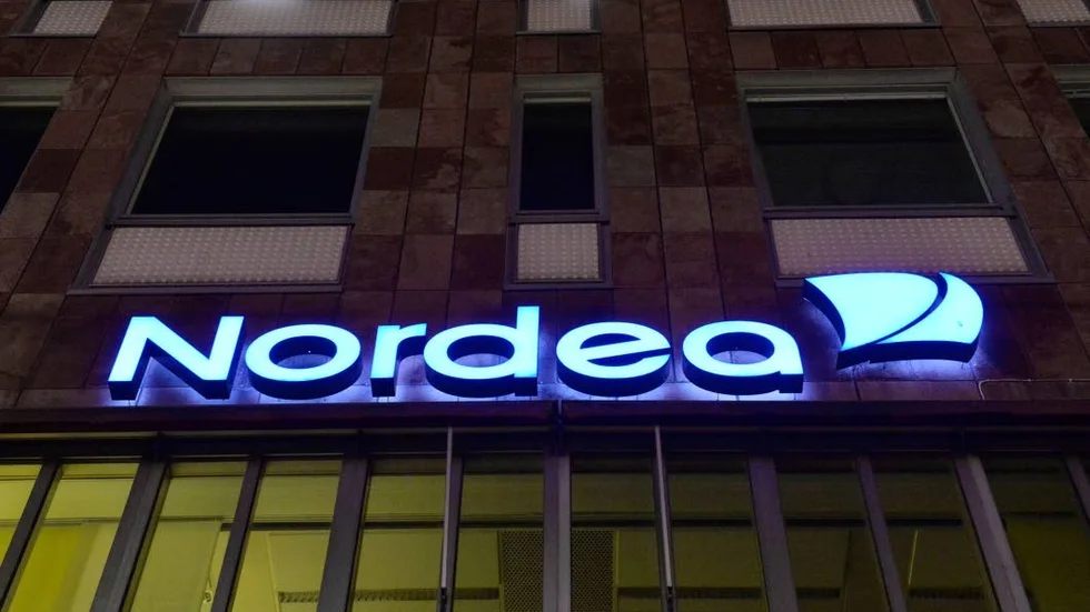 Nordea. Om banken lämnar Sverige kan kunderna gott lämna banken, tycker skribenten.