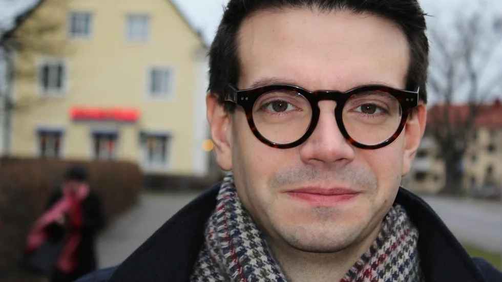 Elias Aguirre (S) är frustrerad över att överklaganden försenar byggprojekt i Linköping.