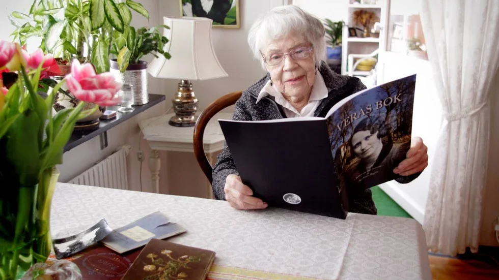 Skriver om mor. Ing-Marie Hagelin med nya boken om sin mamma Vera Larsson från Västra Harg.