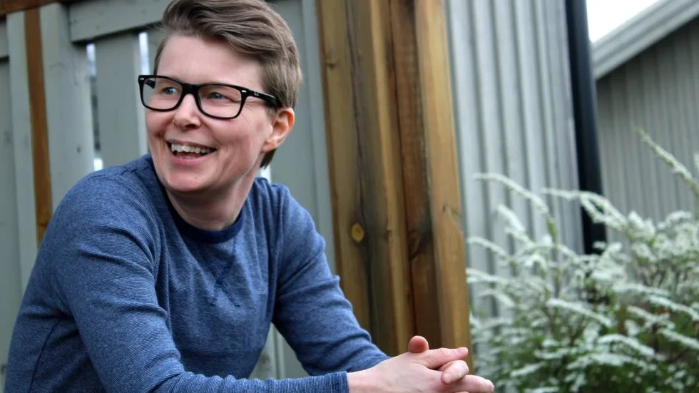 Öppen."Jag berättar för andra transpersoner, de som ännu inte vet eller kan. För dem är det värt allt", twittrar Leo före intervjun.