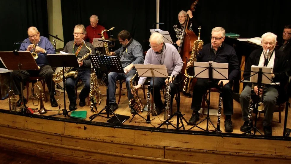 Oddbandet i Mjölby är ett gäng pensionärer som lirar gammaldags jazz ihop.
