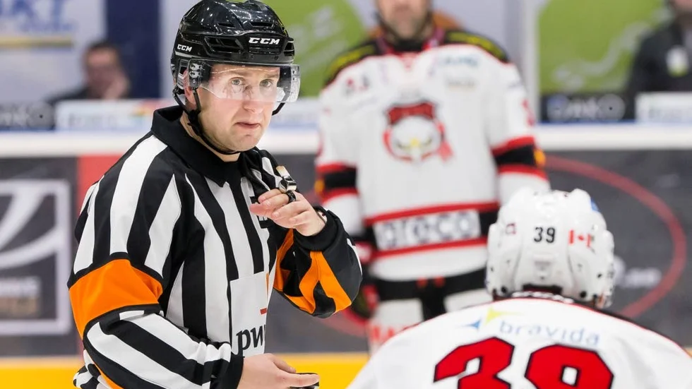 Det blev fyra säsonger i SHL för Christoffer Karlsson. Kanske kommer han tillbaka dit nån dag, som domarcoach.