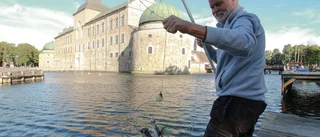 Skildrar Vättern som fiskesjö i bok