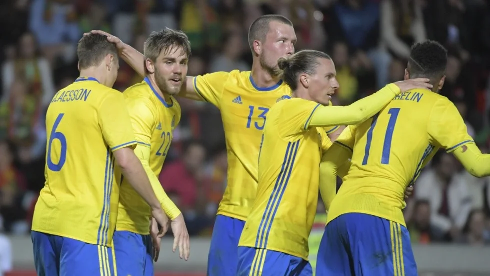 FUNCHAL 20170328
Sveriegs Victor Claesson har reducerat till 2-1 under landskampen i fotboll mellan Portugal och Sverige på Estadio do Maritimo. 
Foto: Janerik Henriksson / TT / Kod 10010