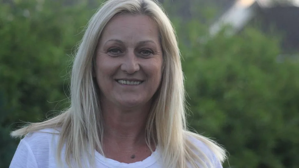 Nermina Mizimovic är ändå glad och tacksam över att ha fått leva två så olika liv, ett i Bosnien och ett i Sverige, som hon menar är så nära paradiset på jorden man kan komma. "Och då tänker jag inte på plamer och sådant, utan på välfärden och demokratin", säger hon.