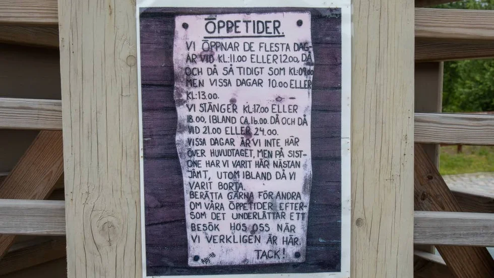 Skylten återspeglar kravlösheten på deltagarna på ett bra sätt.