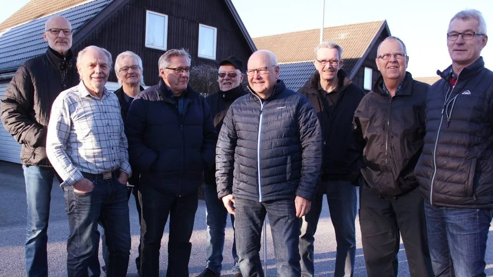Nu är de nio i fikagänget. Håkan Green, Franz Hruschka, Sören Nilsson, Bertil Stridell, Kurt Migfors, Gösta Svensson, Lennart Schill, Nisse Karlsson och Lars-Eric Andersson.