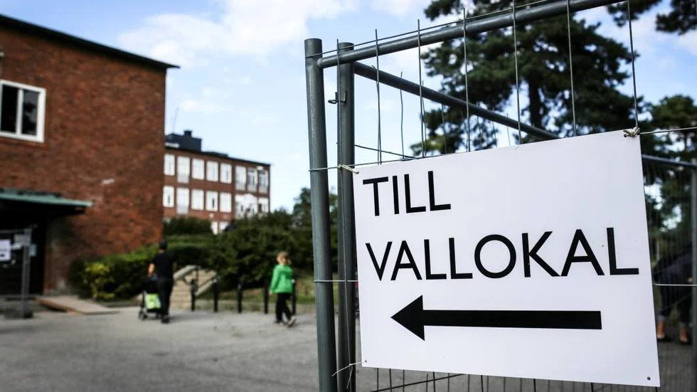 Hotad. Att vi tar demokratin för given riskerar att leda till att vi inte märker när den långsamt eroderas.