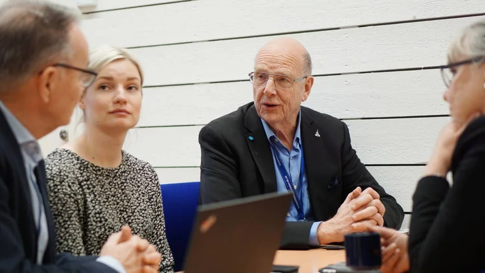 Från vänster Conny Tyrberg (C), Jessica Kristiansson (S) och Tommy Ivarsson (SD) vid gruppdiskussionerna.