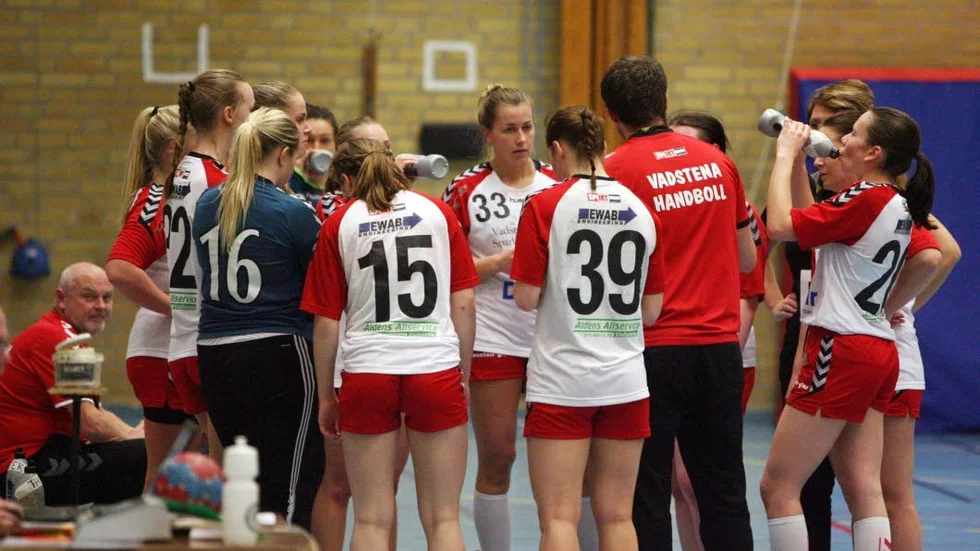En seger. Vadstena HF kom sist i tvåan med bara en seger på 20 matcher. Nu väntar division 3-spel i höst igen.