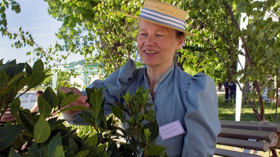 Eva Lotta Kalman odlar lagerblad.