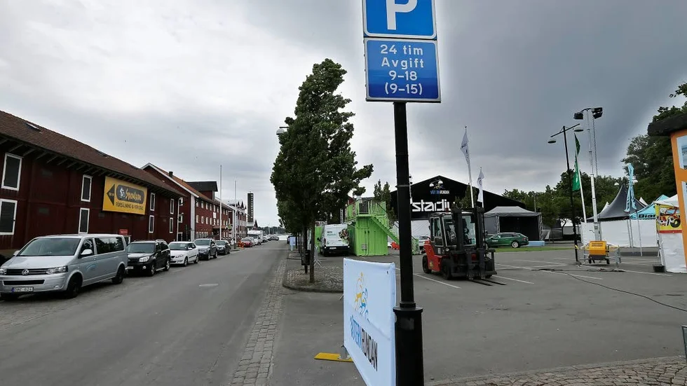 Hamnparkeringen stängs av i drygt tre veckor för Vätternrundans räkning.