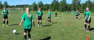 Fler tjejer än förut på fotbollsskolan
