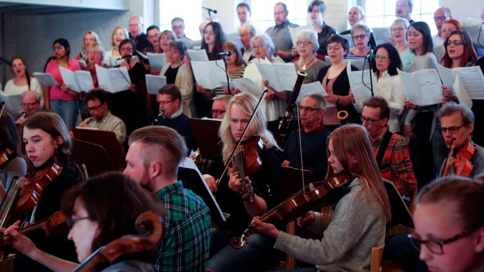 Repetition. Det var välfyllt i Lillkyrkan i Motala när det repeterades inför helgens musikgudstjänster.
