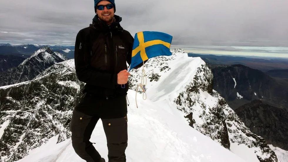 PÅ TOPPEN. Motala-äventyraren Johan "Smögen" Edvall har bockat av ytterligare en post på sin göra-lista. I veckan nådde han sydtoppen på Kebnekaise, Sveriges högsta berg.