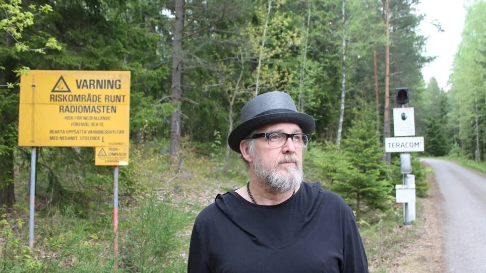 Micke Lindgren som bor granne med Ervastebymasten är djupt oroad över vad som hänt den senaste tiden.