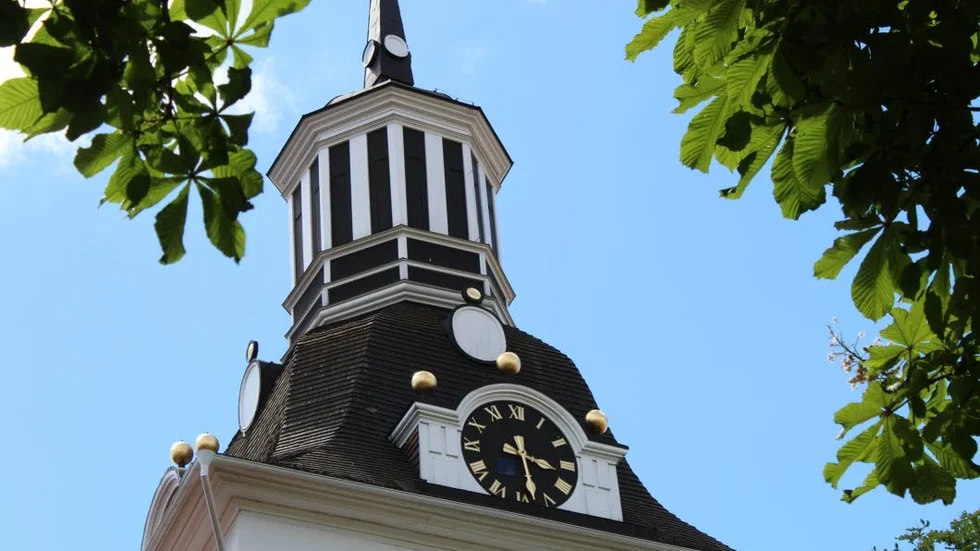 Besök. Antalet besökare på söndagarnas högmässor ser ut att bli färre. Under 2016 fick kyrkorna i Västerviks kommun 213 besök per 1 000 invånare.