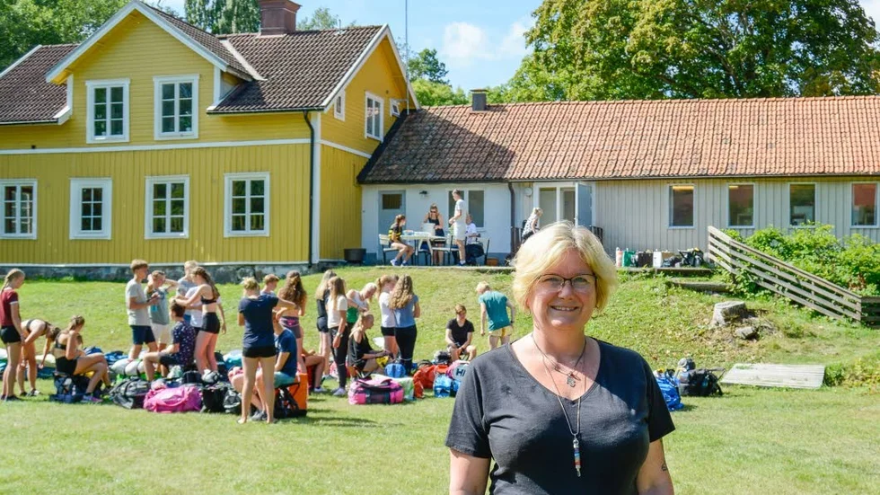 Första säsongen. Ann-Caterine Kareliusson har nu drivit vandrarhem på Marsbäcken i en månad. Hon beskriver starten som intensiv med långa arbetsdagar, men tycker också att det är väldigt roligt. Den första månaden har beläggningen varierat mellan 60-80 procent.