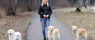 Hundarna Lisa och Leia hjälper barn att läsa