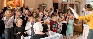 De tog ton i kyrkan