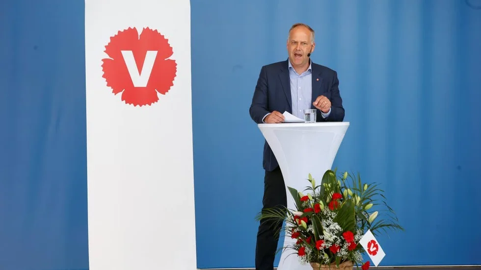 Jonas Sjöstedt drömmer om att bli en svensk Bernie Sanders.