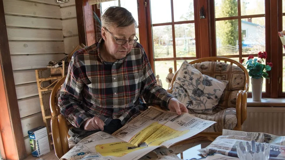 Håkan Rinnestam har sparat en mängd tidningsartiklar från tiden som chef för Åhléns i Västervik.