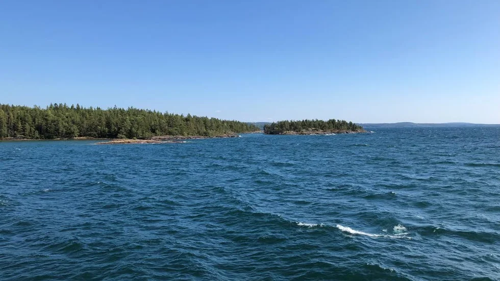 Gruvbrytning, skjutövningar och utvinning av fossilgas är tre verksamheter som utgör hot mot Vättern, skriver Eva Skoog (V).