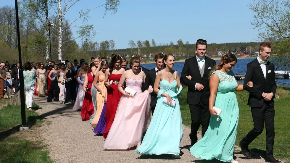 I lördags hölls årets studentbal för avgångseleverna på Hultsfreds Gymnasium. Sammanlagt 41 par deltog under den högtidliga och minnesrika dagen, som fortsatte till långt in på natten på Vimmerby Stadshotell.