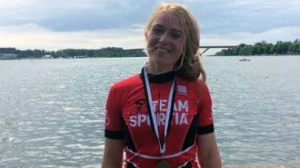 Nöjd efter färden runt sjön. Linköpingstjejen Lisa Johansson har klarat Vätternrundan och därmed också en svensk klassiker.