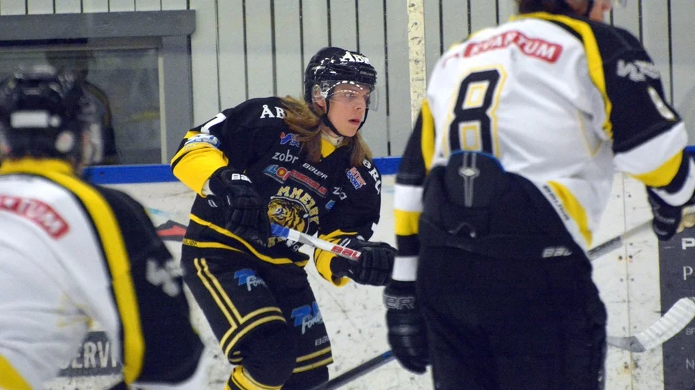 SLUTSPELAT. Razmuz Waxin Engback har bestämt sig för att lämna Vimmerby Hockey. Han har redan flyttat hem till Stockholm. Foto: Viktor Allvin