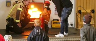 ”Jättekul med brandbilar och släckare”