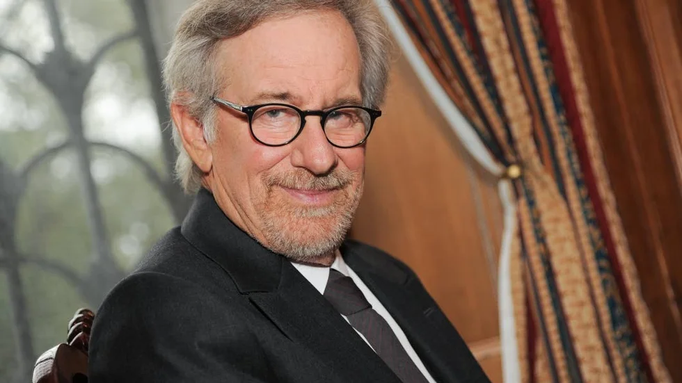 Steven Spielberg. Född 1946, regissör till "Hajen", "E.T." och många andra av de största filmsuccéerna de senaste 40 åren.