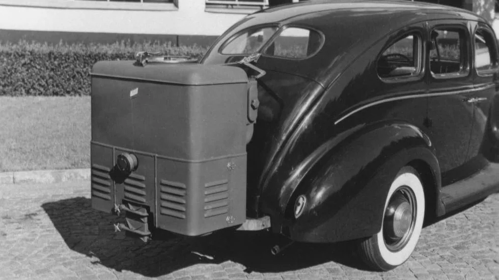 Gengasaggregat drev denna bil och 70 000 andra svenska fordon framåt 1941.