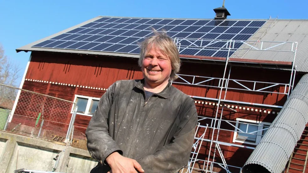 Just nu genomför Hycklingelantbrukaren Göran Nilsson en storsatsning när han investerar i 140 solcellspaneler.