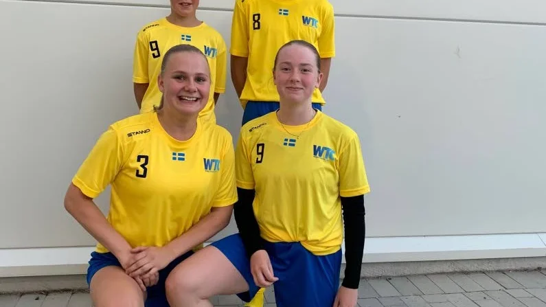 Fyra Vimmerbyungdomar var med i Team Sweden i en innebandyturnering i Uppsala: Vilgot Kronstrand, Peter Kronstrand, Stella Milton och Tess Fridh.