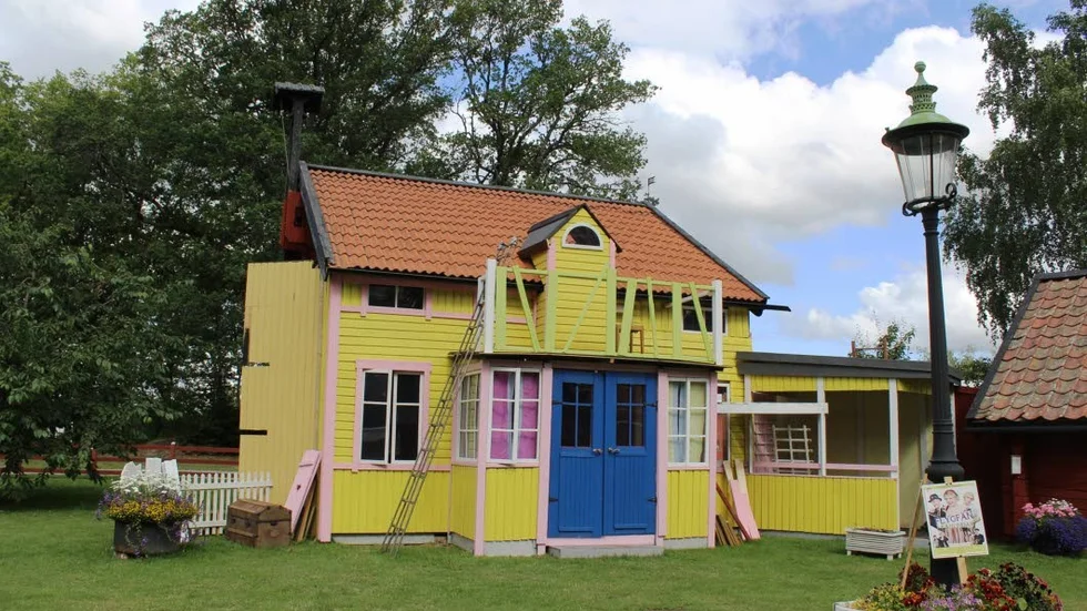 De har byggt ihop och målat delar av huset helt själva så.