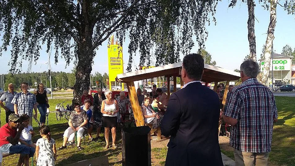 "Föreningen bjöd på korv, det gick åt uppemot 160 stycken, så uppslutningen var god", säger Kent Karlsson om invigningen.