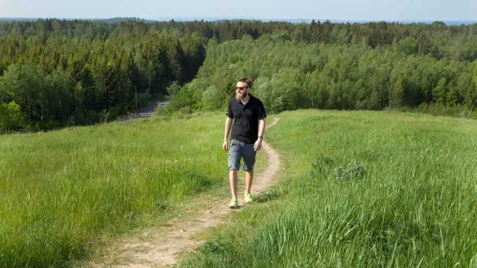 Andreas Andersson, marknadskoordinator vid Vätternrundan, i den beryktade Oakley Hill som många cyklister kämpar med i MTB-Vättern.