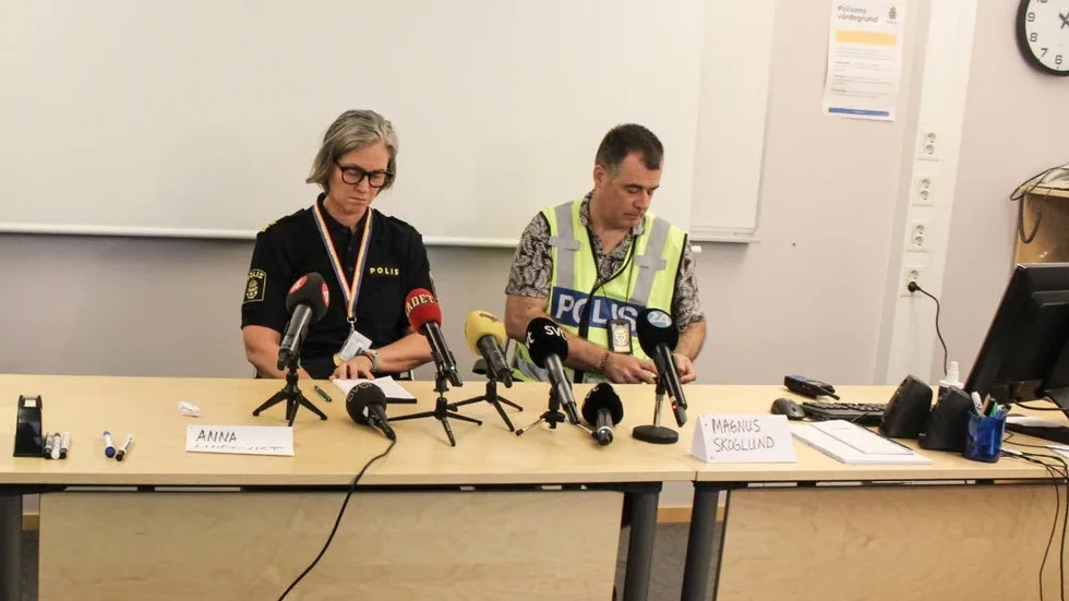 Magnus Skoglund, tidigare spaningsledare, till höger på bilden.