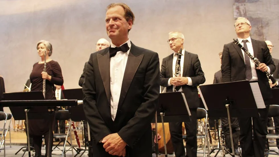 Östgöta Blåsarsymfoniker under ledning av dirigent Staffan Mårtensson.
